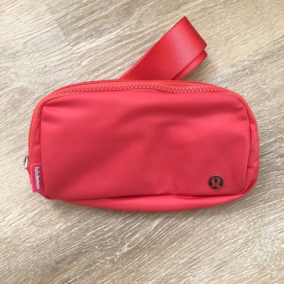Lululemon Everywhere Belt Bag - Pale Raspberry - Picture 7 of 8